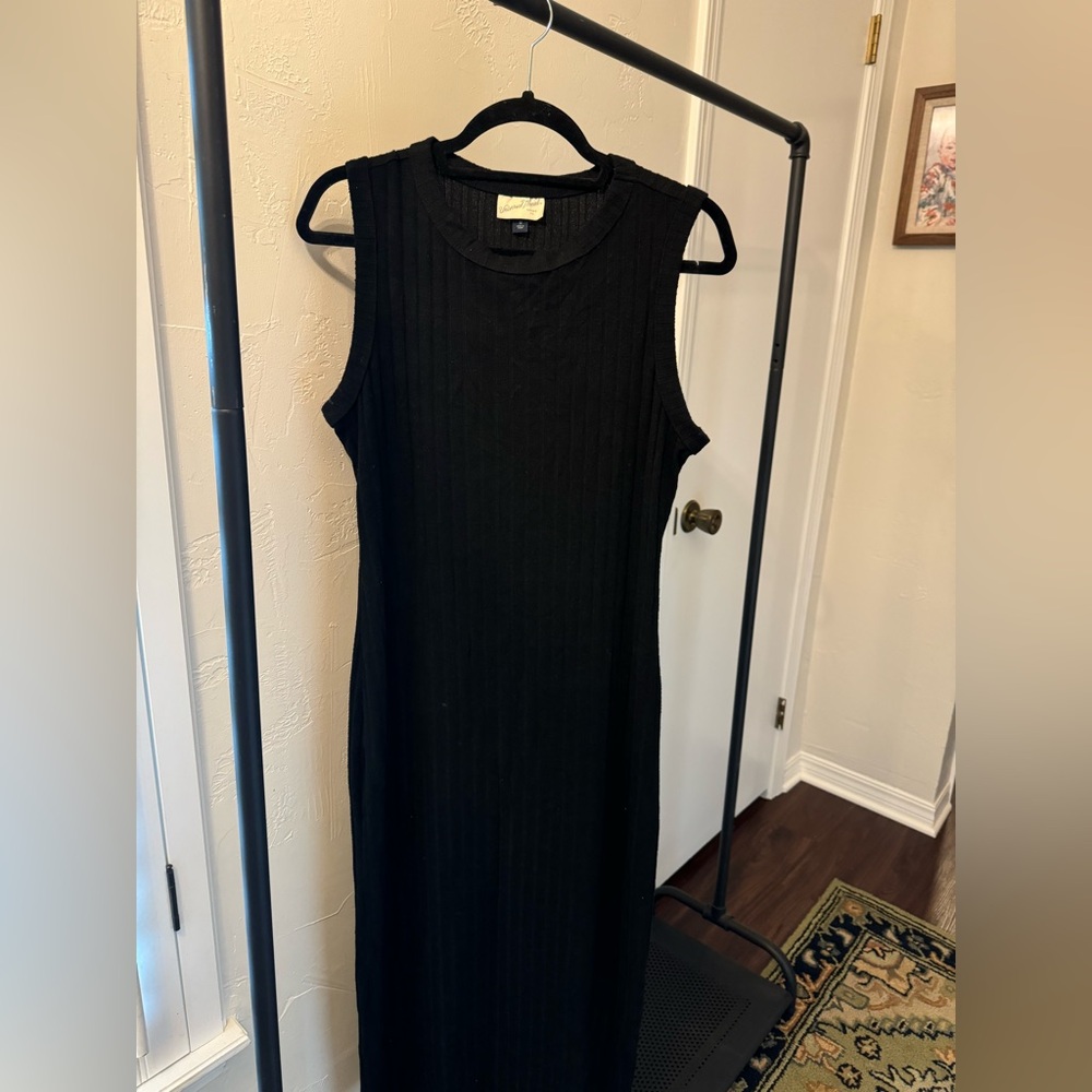 Universal Thread Black Ribbed Midi Dress